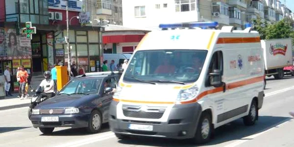 Ambulanţa a ajuns la faţa locului