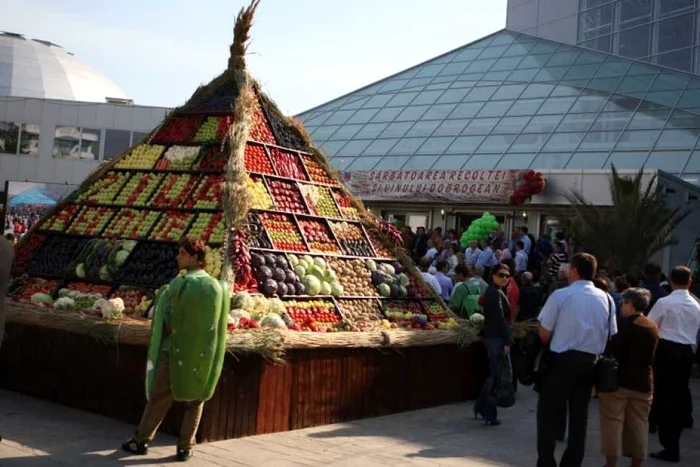 Festin dobrogean la Pavilionul Expoziţional