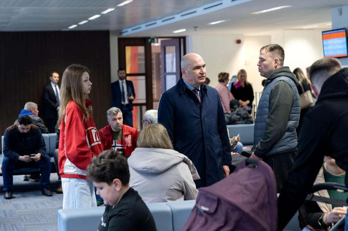 Premierul Bolojan, control neanunțat la consulatul din Bruxelles. Foto: Facebook/Guvernul României 