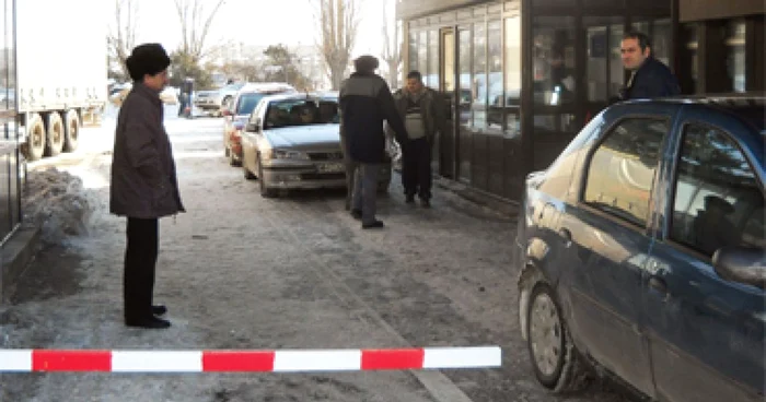 Trafic aglomerat în vama Porţile de Fier