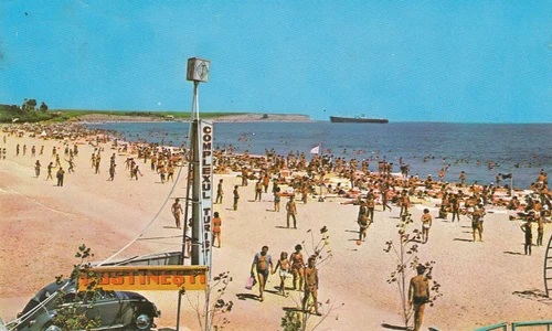 O carte poștală din Costinești - „Stațiunea tineretului” în vara anului 1975 (© Muzeul Naţional al Carpaţilor Răsăriteni)