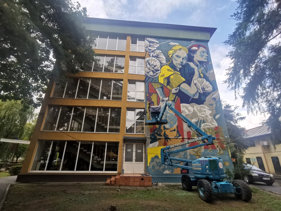Pictura murală de pe Căminul 15 FOTO Ștefan Both