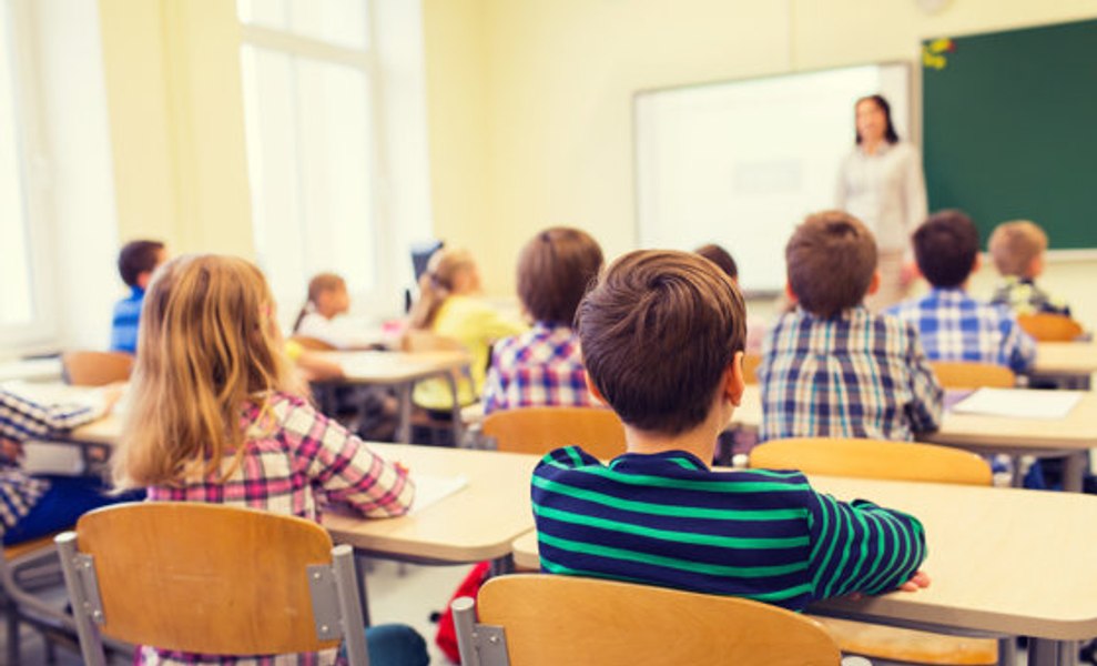 Se schimbă criteriile de acordare a burselor de merit pentru elevi