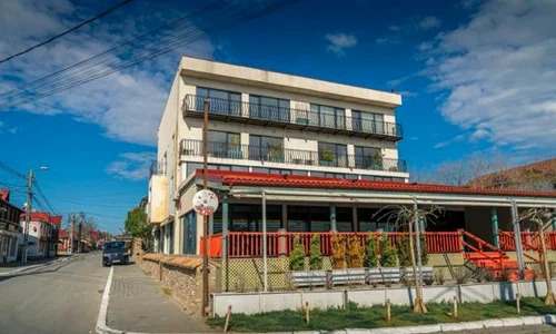 „La Frontieră”, unul dintre cele mai bine cotate resutaurante din Vama Veche, aflat în centrul stațiunii, pare, acum, în paragină  jpeg