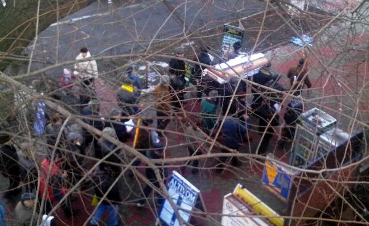 
    Galaţi - protest cu sicriul pe umeri  