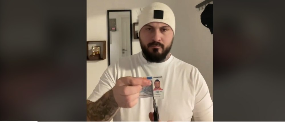 Reacție extremă din diaspora, pe TikTok. Mai mulți români își distrug buletinele și pașapoartele: „Fratele meu, m-ai făcut să plâng”