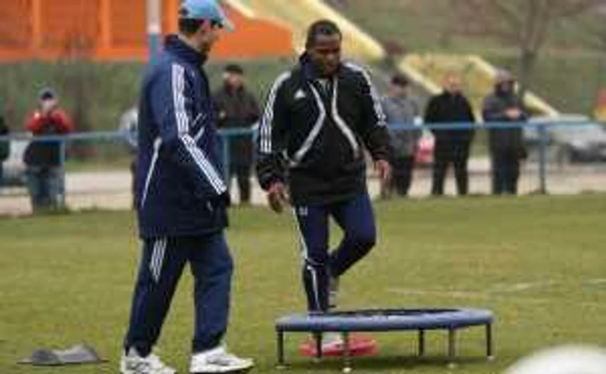Julius Wobay are un program separat de pregătire