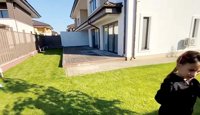 Aceasta este casa din Pipera în care locuieşte, momentan de probă, familia Ancăi Serea 