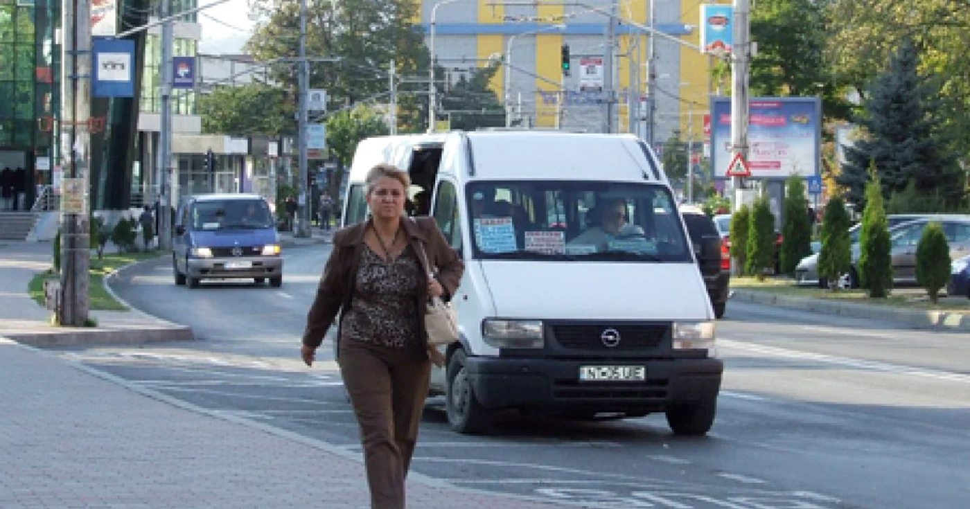 Pietrenii se plâng de condiţiile oferite în microbuzele pentru transport de persoane