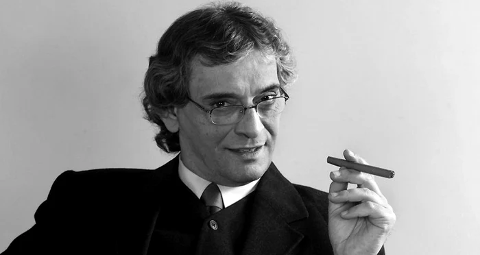 La vremea debutului său, în 1980, Adrian Pintea a trăit o poveste de dragoste cu celebra actriţă Irina Petrescu.