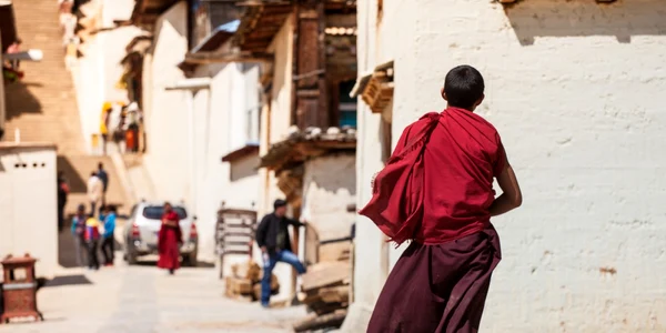 Calugar tibetan tibet FOTO shutterstock