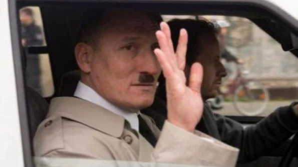 Un actor care s a deghizat în Hitler, primit cu căldură în Germania jpeg