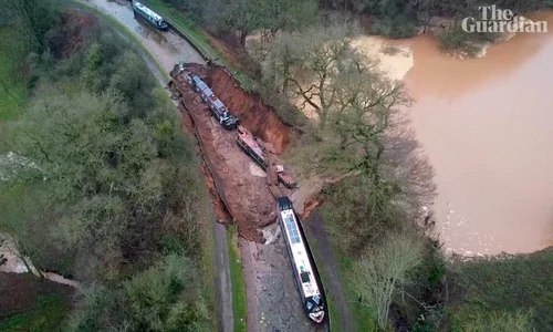Sinkhole swallows boats on canal in Shropshire mp4 thumbnail png