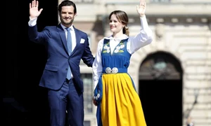 Prinţul Carl Phillip şi prinţesa Sofia ai Suediei participă la ceremonia de sărbătorire a Zilei Naţionale a Suediei la Palatul Regal din Stockholm Suedia. FOTO Guliver-Gettyimages