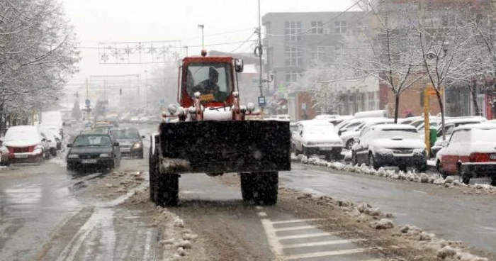 Echipajele de dezăpezire au intervenit la timp şi au curăţat şoselele