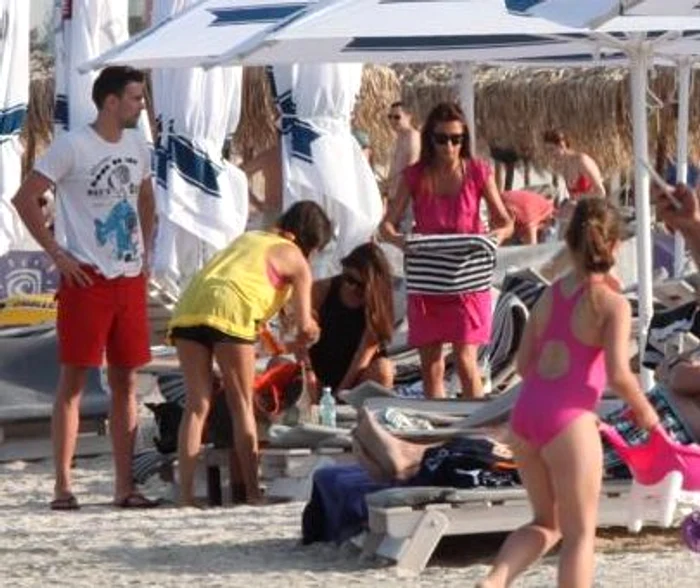 După ce au vorbit, fetele şi-au strâns lucrurile şi au plecat