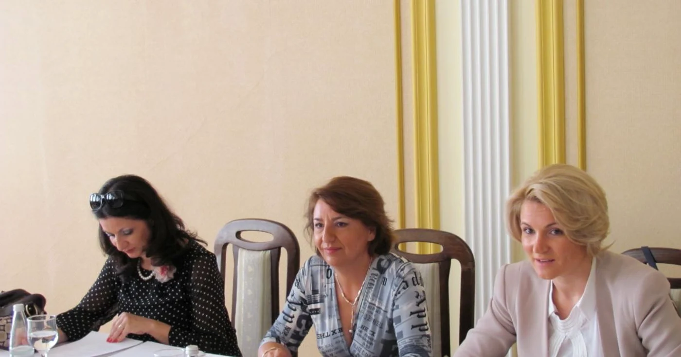 Sulfina Barbu, alături de Andreea Paul şi Oana Badea
