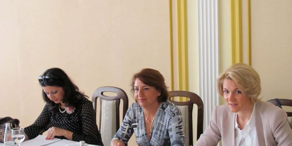 Sulfina Barbu, alături de Andreea Paul şi Oana Badea