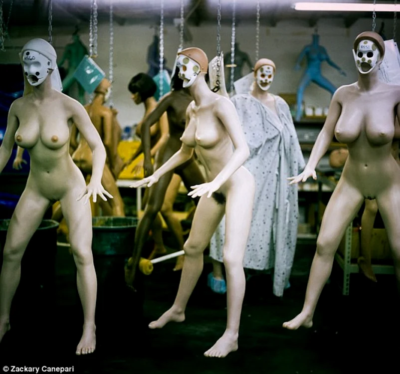 O parte din manechinele create de sculptorul Matt McMullen FOTO canepariphoto.com