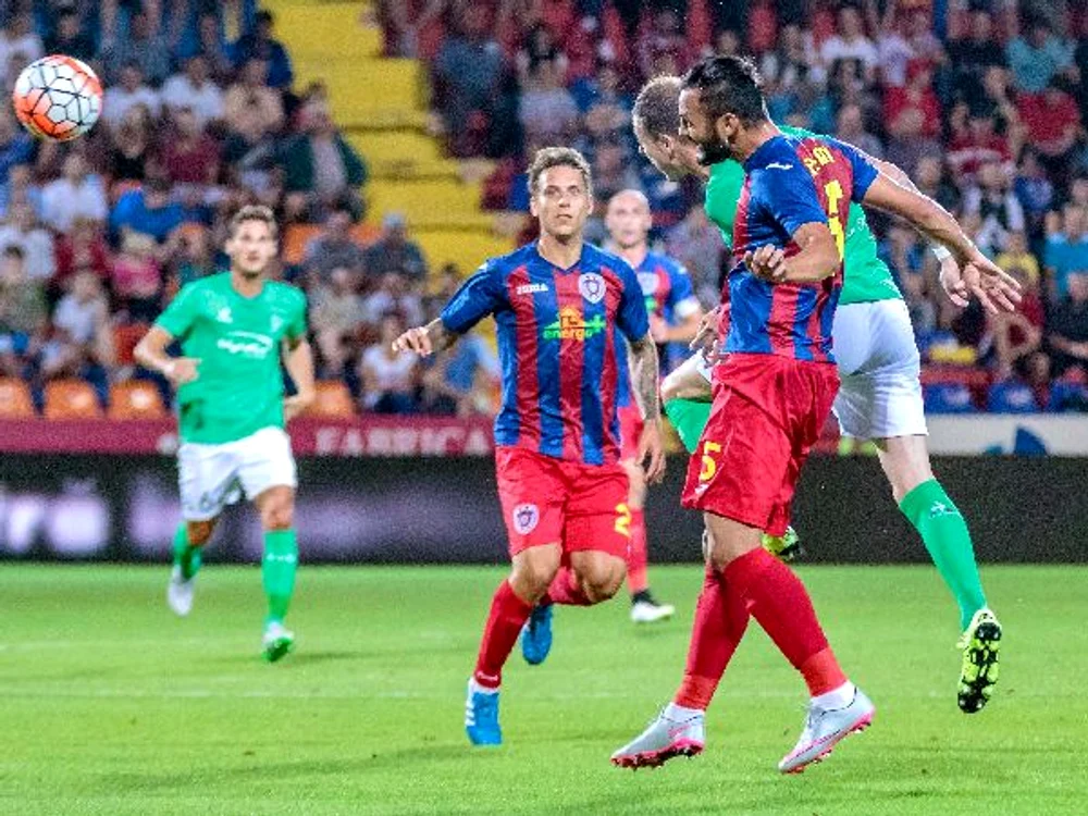 Jucatorii de la ASA au fost depasiti de adversarii de la St EtienneFOTO: Sportpictures.eu