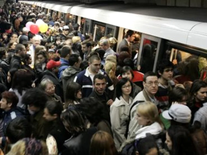 
    Aproape 700.000 de oameni folosesc metroul  
