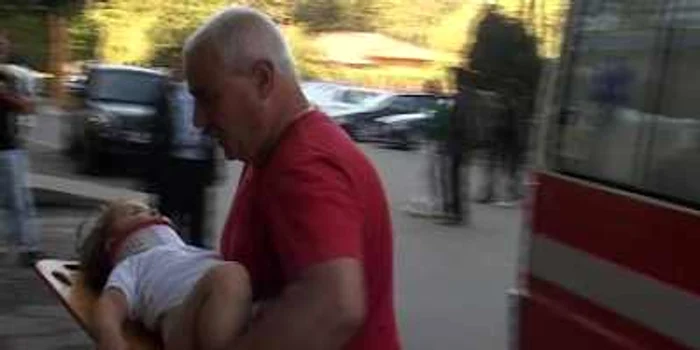 Târgovişte:  O fetiţă de un an şi şapte luni a căzut de la etaj