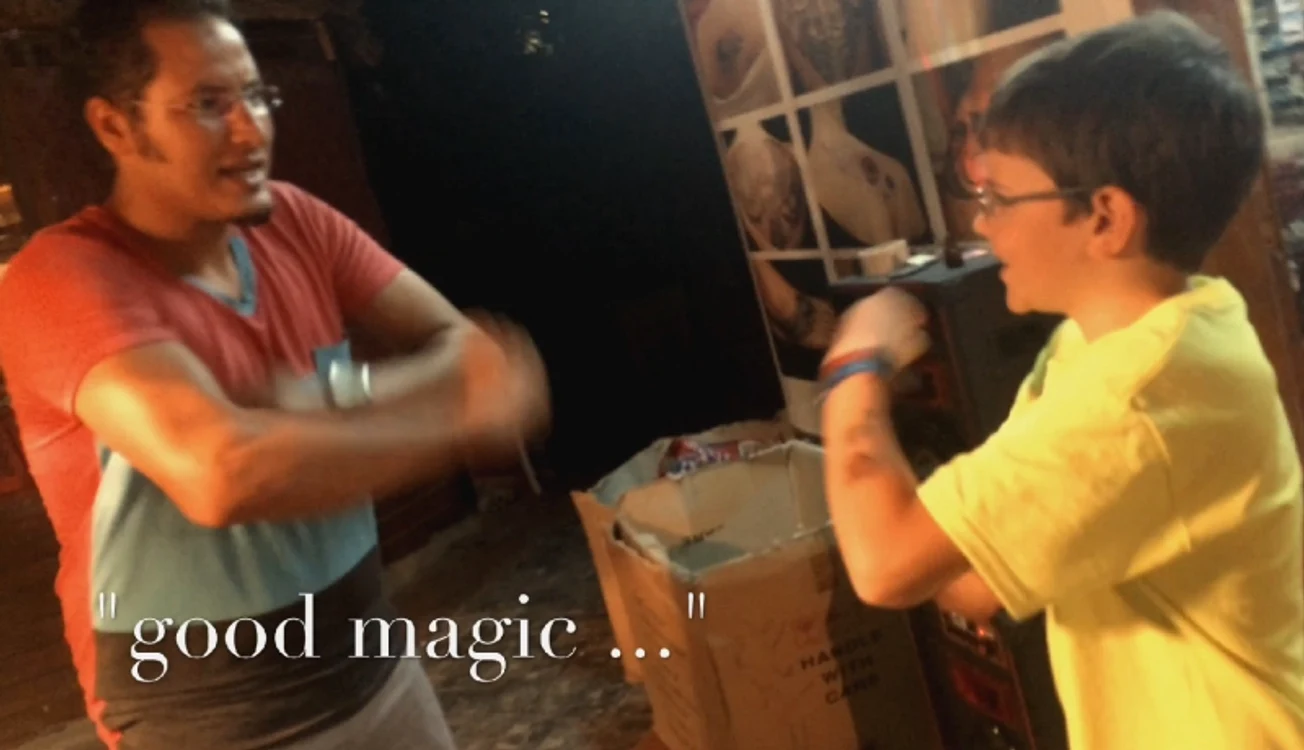 
    Theo s-a lăsat vrăjit de magicianfoto: Arhiva Personală  