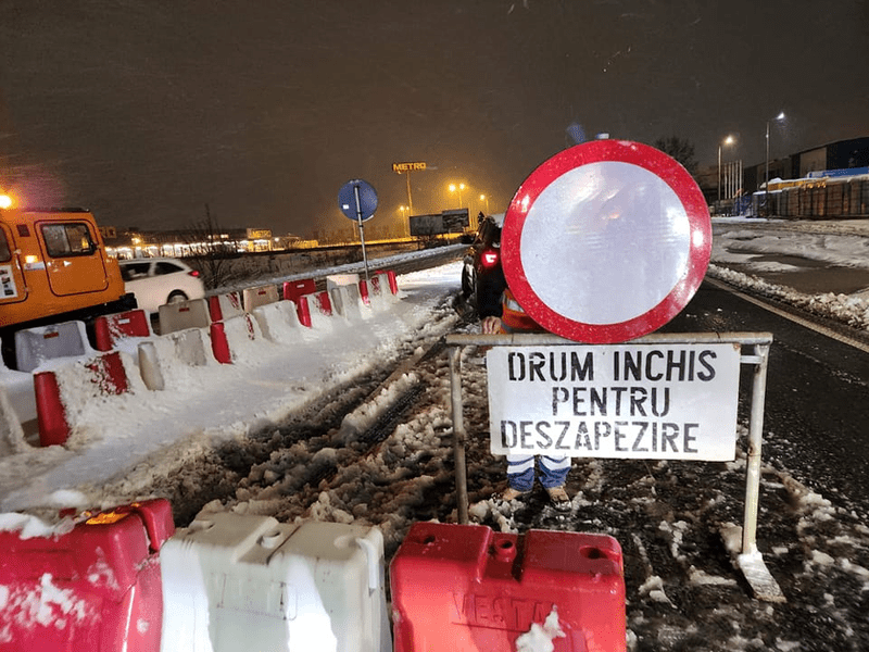 Codul roșu de viscol din Moldova, prelungit. Drumurile sunt închise, cursurile școlare suspendate