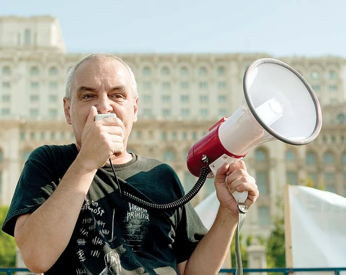 
    Mihnea Columbeanu a fost condamnat pentru viol, pornografie infantilă, trafic de minori şi agresiune sexuală  