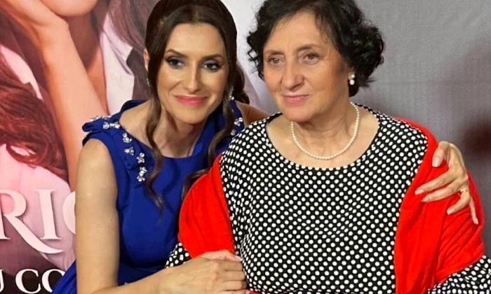 Iuliana Tudor și mama sa foto arhiva personală png