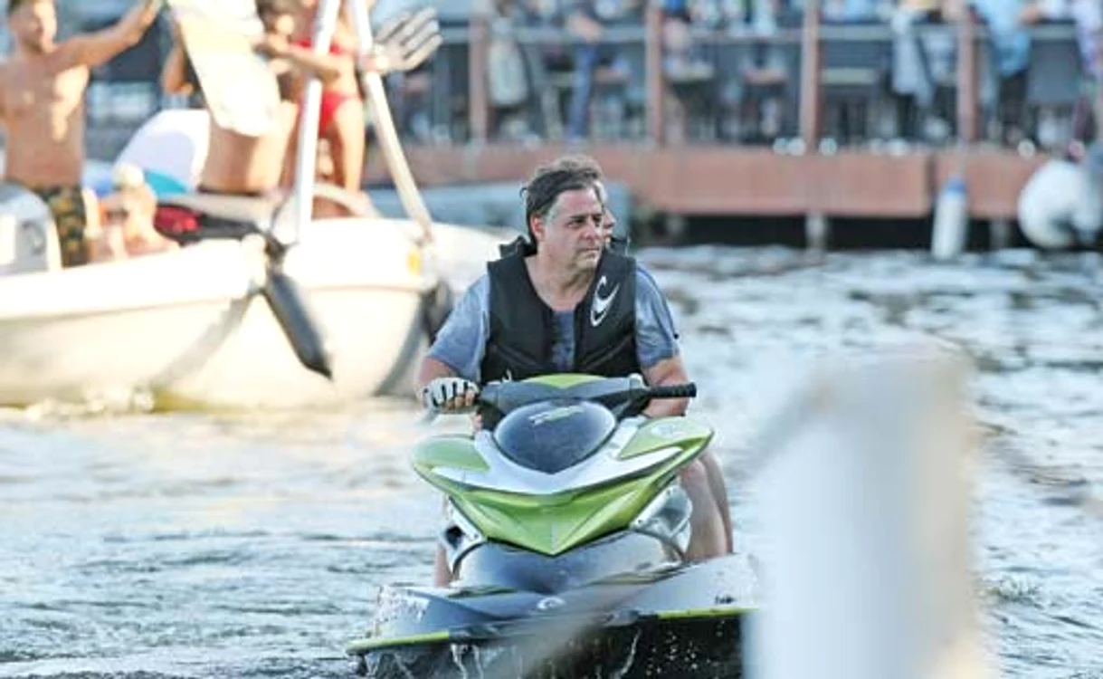 Dani Oţil şi Cristian Boureanu sunt pasionaţi de kitesurfing