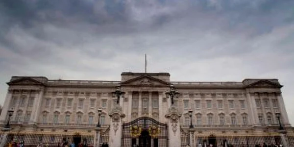 Un ofiţer de cavalerie organiza orgii sexuale în Palatul Buckingham