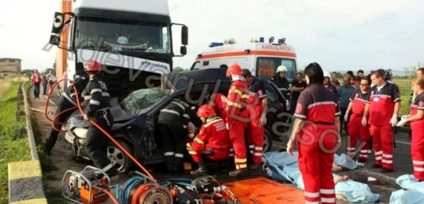 Cinci femei au murit în 2011 în cel cumplit accident de pe Drumul Morţii. FOTOAdevărul.