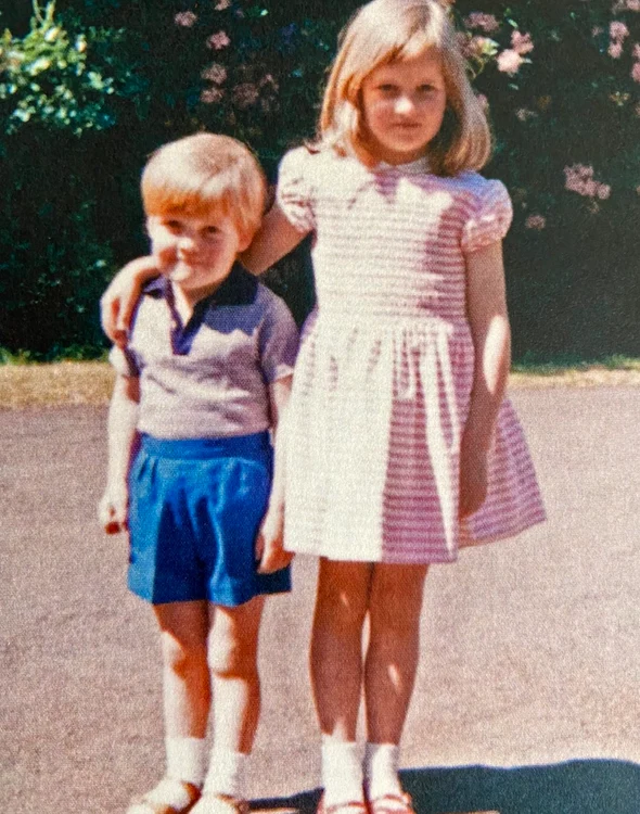 Prințesa Diana și Charles Spencer în copilărie, Foto Instagram