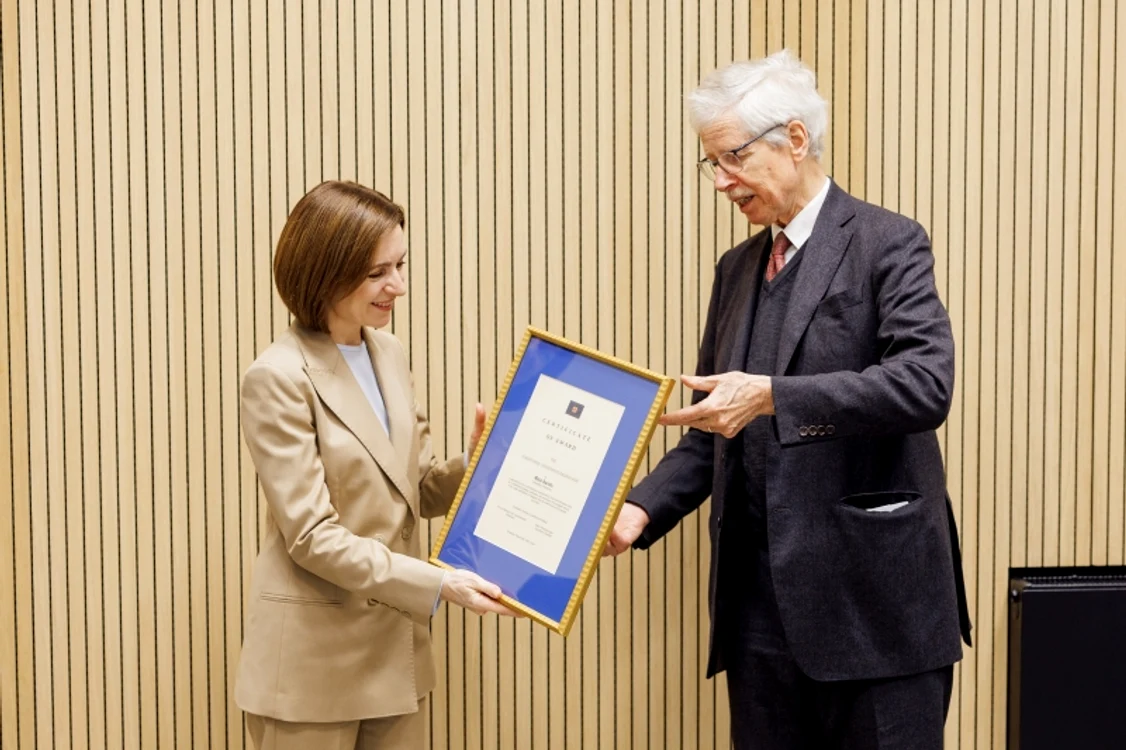 Maia Sandu a fost premiată pentru promovarea valorilor europene. FOTO: Presedinte.md
