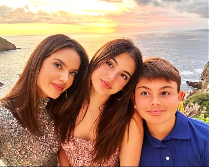 Alessandra Ambrosio alături de cei doi copii ai ei, Anja și Noah