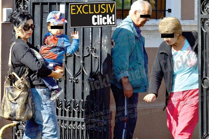 Adriana locuieşte în vila de patru camere din centrul Capitalei cu cei doi copii ai ei, dar şi cu mama şi sora sa