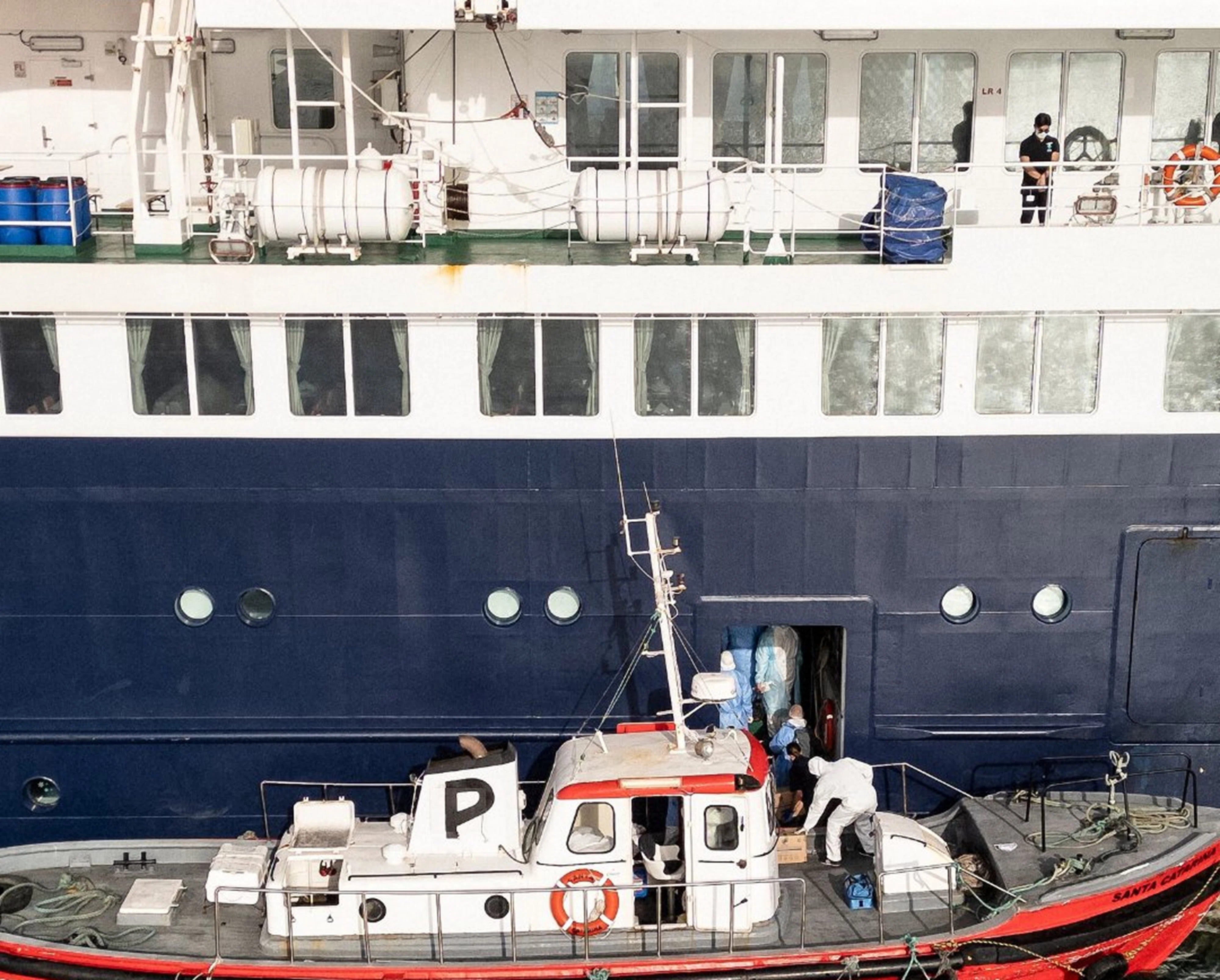 Captivi pe mare: Cum s-a transformat o croazieră de vis într-o tragedie