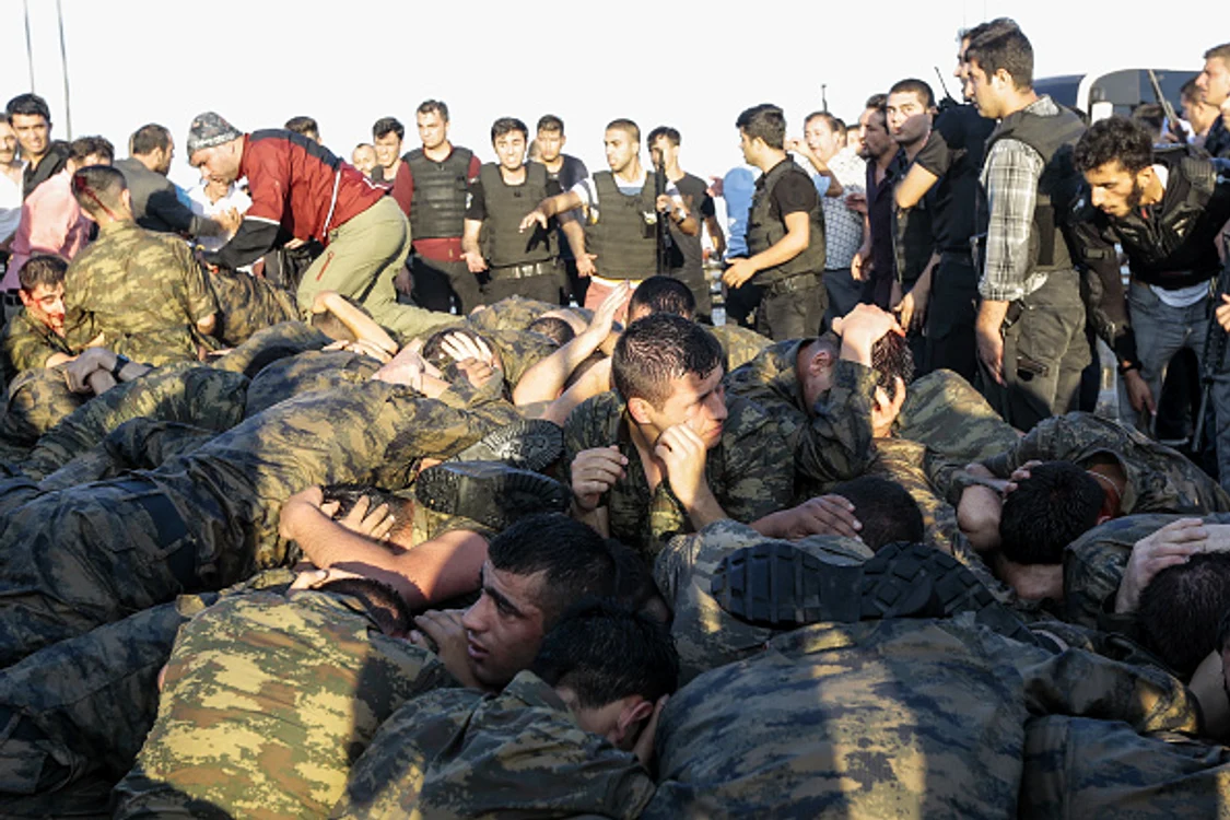 
    Gulen respinge acuzațiile lui ErdoganFoto: AP  