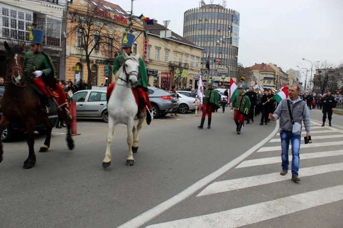 Husarii sunt atracţia manifestărilor, atât pentru cei mici cât şi pentru cei mari - foto: Adrian Caraba