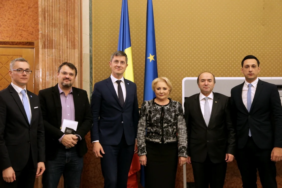 Delegaţia USR, alături de Viorica Dăncilă şi Tudorel Toader