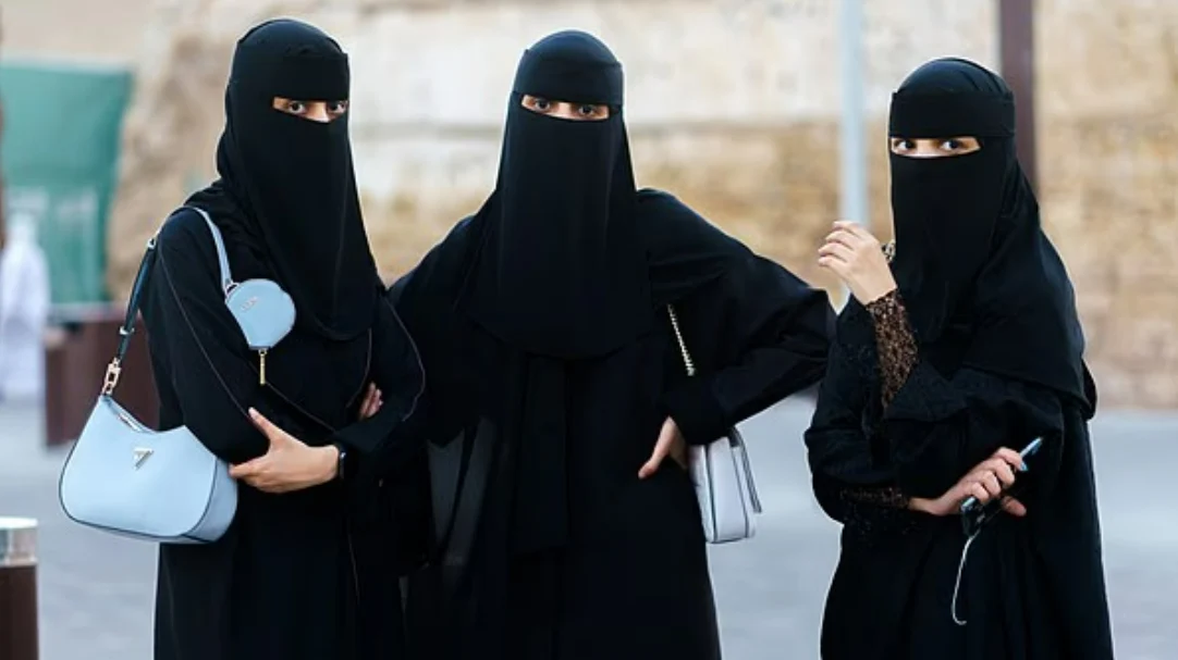O destinație turistică celebră vrea să interzică burka și niqabul în spațiile publice. Amenzi de până zeci de mii de euro și închisoare
