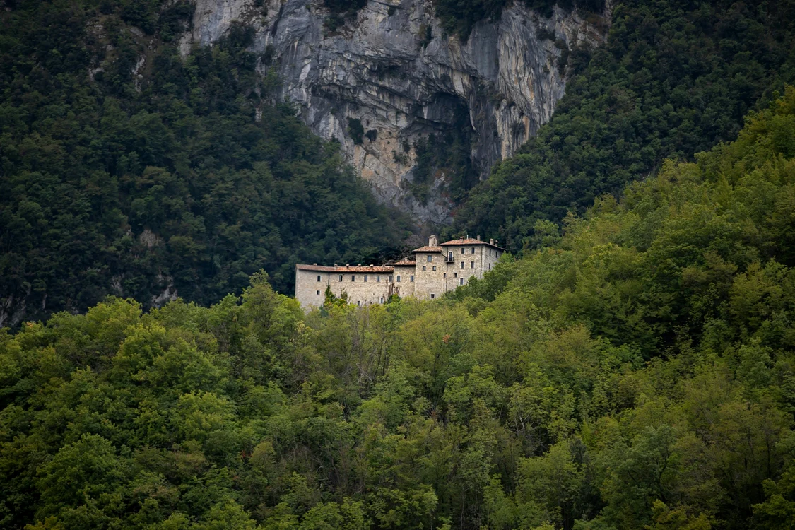 Mănăstire din inima Umbriei. FOTO: Unsplash