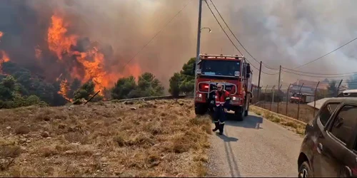 Pompierii romani ajuta la stingerea incendiilor din Grecia   Foto Igsu (2) mp4 thumbnail png