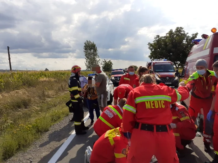 Un autobuz plin cu pasageri s-a răsturnat într-un şanţ pe DN 19, în Bihor foto: Generic, ISU Crişana