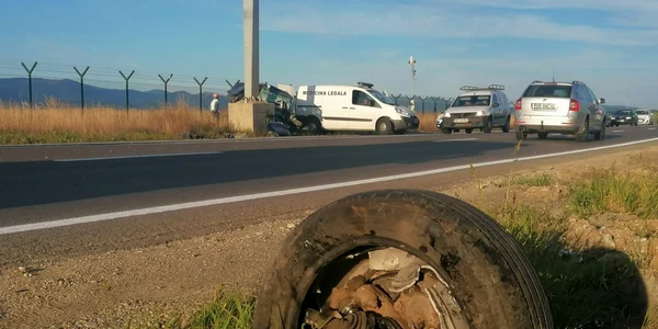 Accident mortal pe DN1 la intrare în Sibiu - o şoferiţă a intrat cu maşina într-un stâlp - vitezometrul blocat la 130 km Foto Sibiul Independent