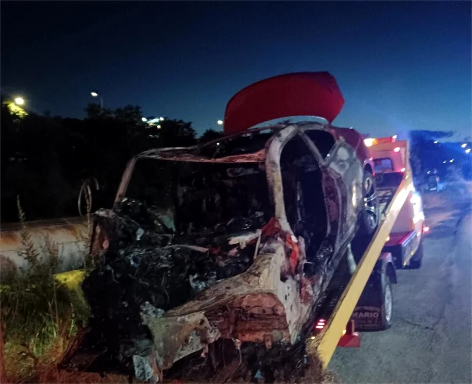 Mașina a luat foc FOTO: captura video