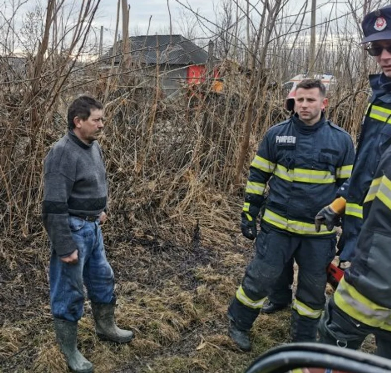 Bărbatul de 50 de ani a scos fetițele din casa în flăcări Foto: ziaruldeiasi.ro