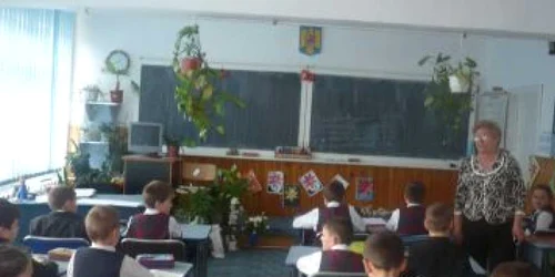 Neamţ: Elevii riscă să rămână fără corn şi lapte- Revista presei locale