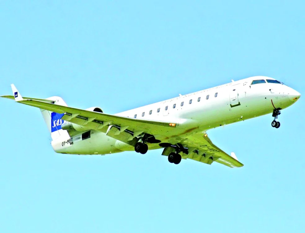 Companiile aeriene care operează pe rutele interne au redus mult preţurile